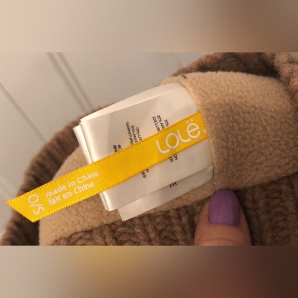 Wool hat with fur pompom - Picture 4 of 6